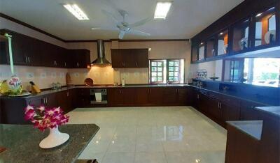 5 Bedroom Pool Villa in Central Hua Hin