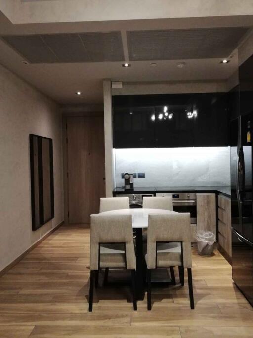 Modern 2 bedrooms condo for sale only 3 minutes walk to MRT Petchburi