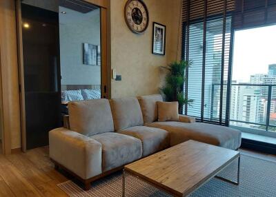 Modern 2 bedrooms condo for sale only 3 minutes walk to MRT Petchburi