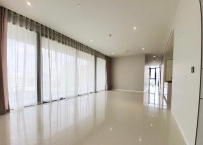 High end 2-bedroom condo for sale close to BTS Phromphong