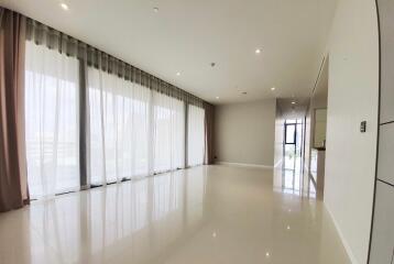 High end 2-bedroom condo for sale close to BTS Phromphong