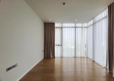 High end 2-bedroom condo for sale close to BTS Phromphong