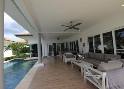 4 Bed Luxury Pool Villa on Large Plot