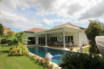 4 Bed Luxury Pool Villa on Large Plot