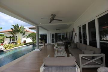 4 Bed Luxury Pool Villa on Large Plot