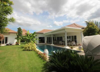 4 Bed Luxury Pool Villa on Large Plot