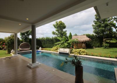 4 Bed Luxury Pool Villa on Large Plot