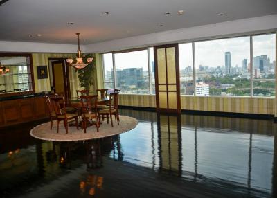 3-bedroom spacious condo for sale in Phromphong area