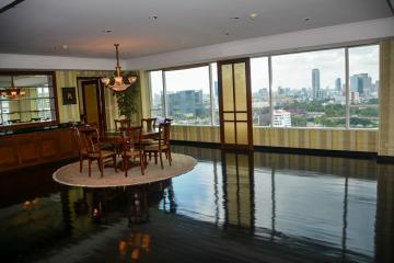 3-bedroom spacious condo for sale in Phromphong area