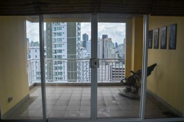 3-bedroom spacious condo for sale in Phromphong area