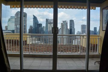 3-bedroom spacious condo for sale in Phromphong area