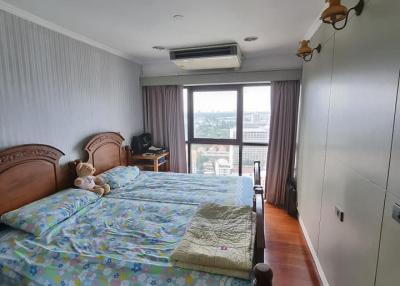 2 bedrooms modern condominium on Sathorn Road