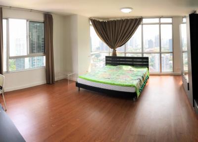 3-bedroom condo for sale in Phromphong