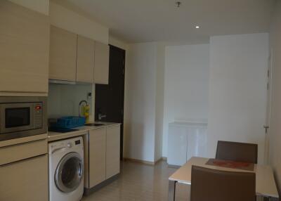 1-bedroom modern condo for sale 800m from BTS Phromphong
