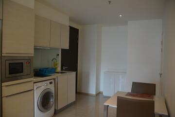 1-bedroom modern condo for sale 800m from BTS Phromphong