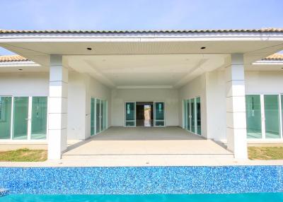 Large 3 Bed Pool Vila at Palm Gate
