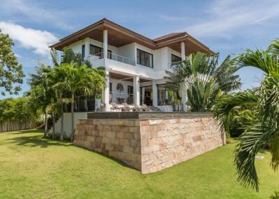 Large 4 bedrooms sea-view villa for sale close to Choeng Mon beach