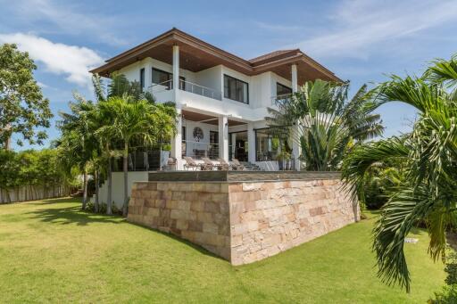 Large 4 bedrooms sea-view villa for sale close to Choeng Mon beach