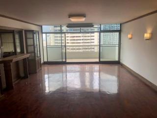 Spacious 3-bedroom condo for sale only 350m from BTS Asoke!