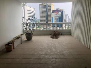 Spacious 3-bedroom condo for sale only 350m from BTS Asoke!