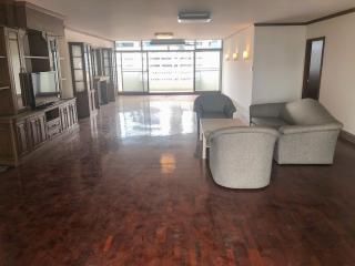 Spacious 3-bedroom condo for sale only 350m from BTS Asoke!