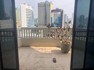 Spacious 3-bedroom condo for sale only 350m from BTS Asoke!