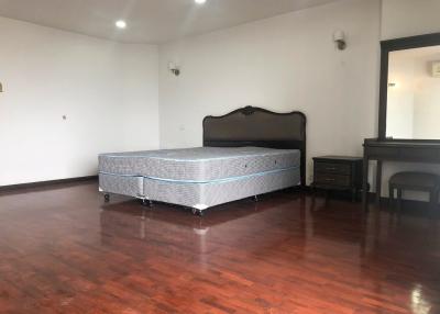 3-bedroom spacious condo for sale close to BTS Asoke