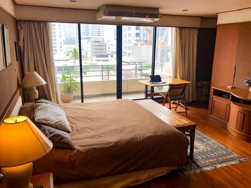 Large 2-bedroom condo for sale in the heart of Sathorn