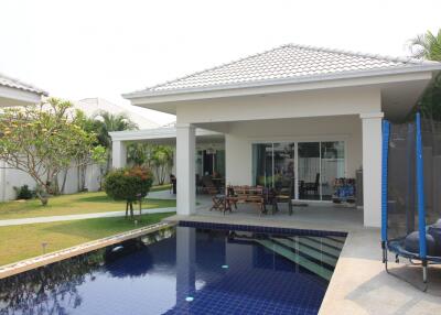The Lees : 3 Bedroom Pool Villa with Car Port