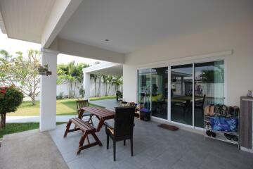 The Lees : 3 Bedroom Pool Villa with Car Port