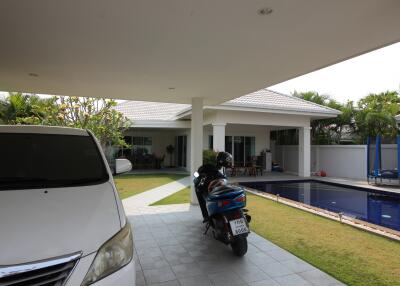 The Lees : 3 Bedroom Pool Villa with Car Port