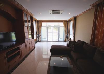 Luxury Two Story Mansion In Cha Am