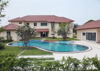 Luxury Two Story Mansion In Cha Am