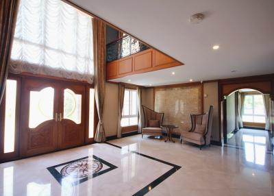 Luxury Two Story Mansion In Cha Am