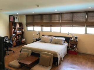 4 bedroom nice condo for sale in Ekamai area