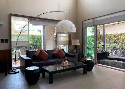 4 bedroom house in compound for sale on Rama 9 to Ramkhamheng 24