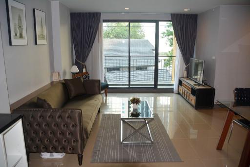 2-bedroom modern condo only 500m from BTS Asoke