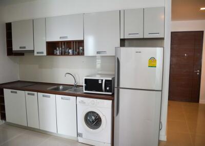 1-bedroom high floor condo close to BTS Nana