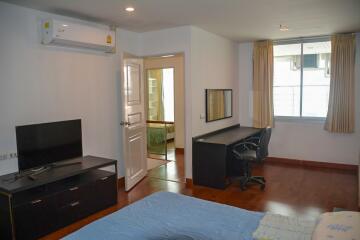 2-bedroom high floor duplex close to BTS Asoke