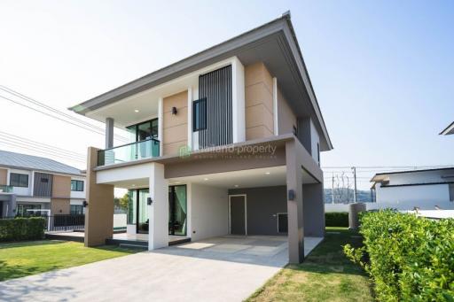 Modern Luxury 2 Storey House close to Town
