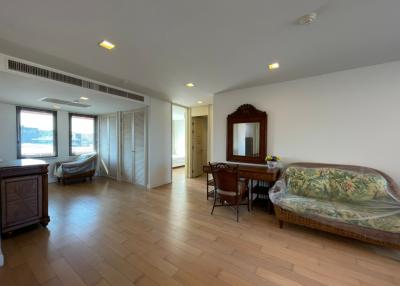 Stunning 3 Bed Condo with Sea and Pool View in town