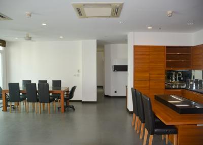 Spacious 4-bedroom condo only 500m from BTS Nana!