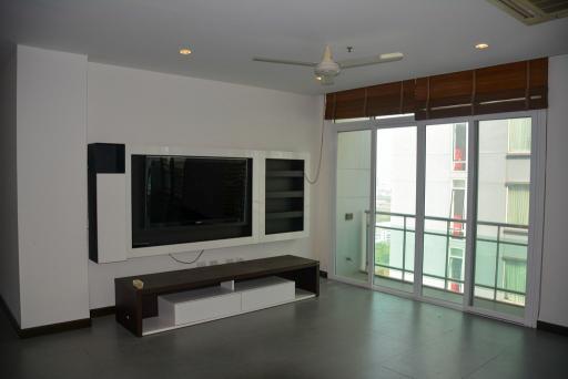 Spacious 4-bedroom condo only 500m from BTS Nana!