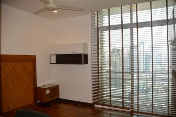 Spacious 4-bedroom condo only 500m from BTS Nana!