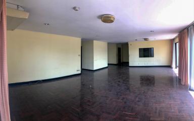 4 bedrooms condo for sale in Phrompong area