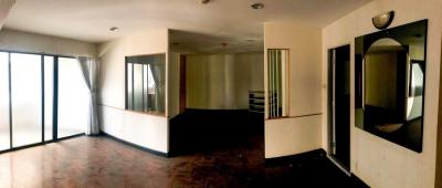 4 bedrooms condo for sale in Phrompong area