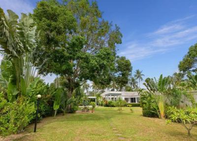 Modern house for sale in Maenam with 3 bedrooms and private pool