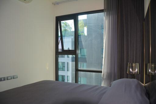 2-bedroom high floor modern condo close to BTS Thonglor