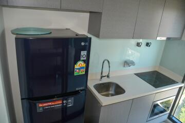 2-bedroom high floor modern condo close to BTS Thonglor