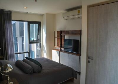2-bedroom high floor modern condo close to BTS Thonglor